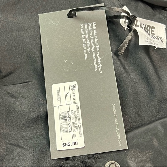 Future Collective Women's Shearling Trim Button-Front Puffer
Jacket - Black XL - Picture 8 of 9